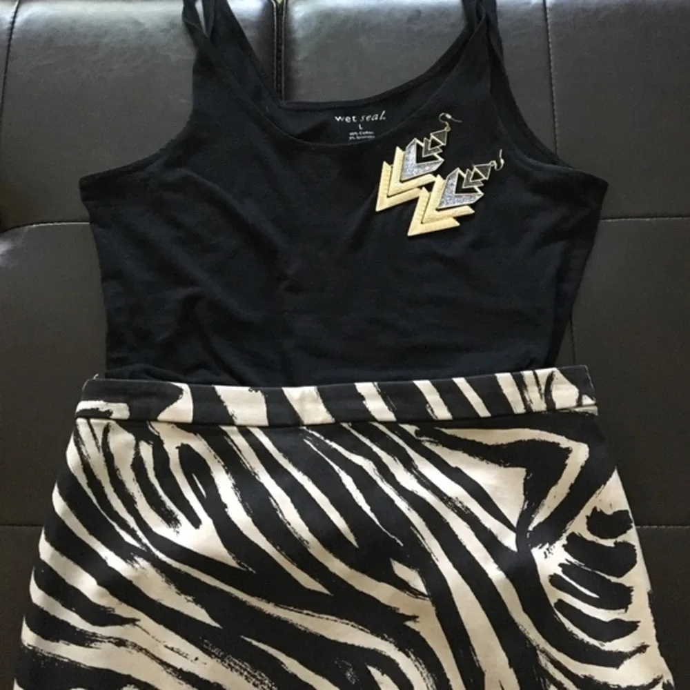 Black & tan Adorable animal print mini skirt - Picture 2 of 4